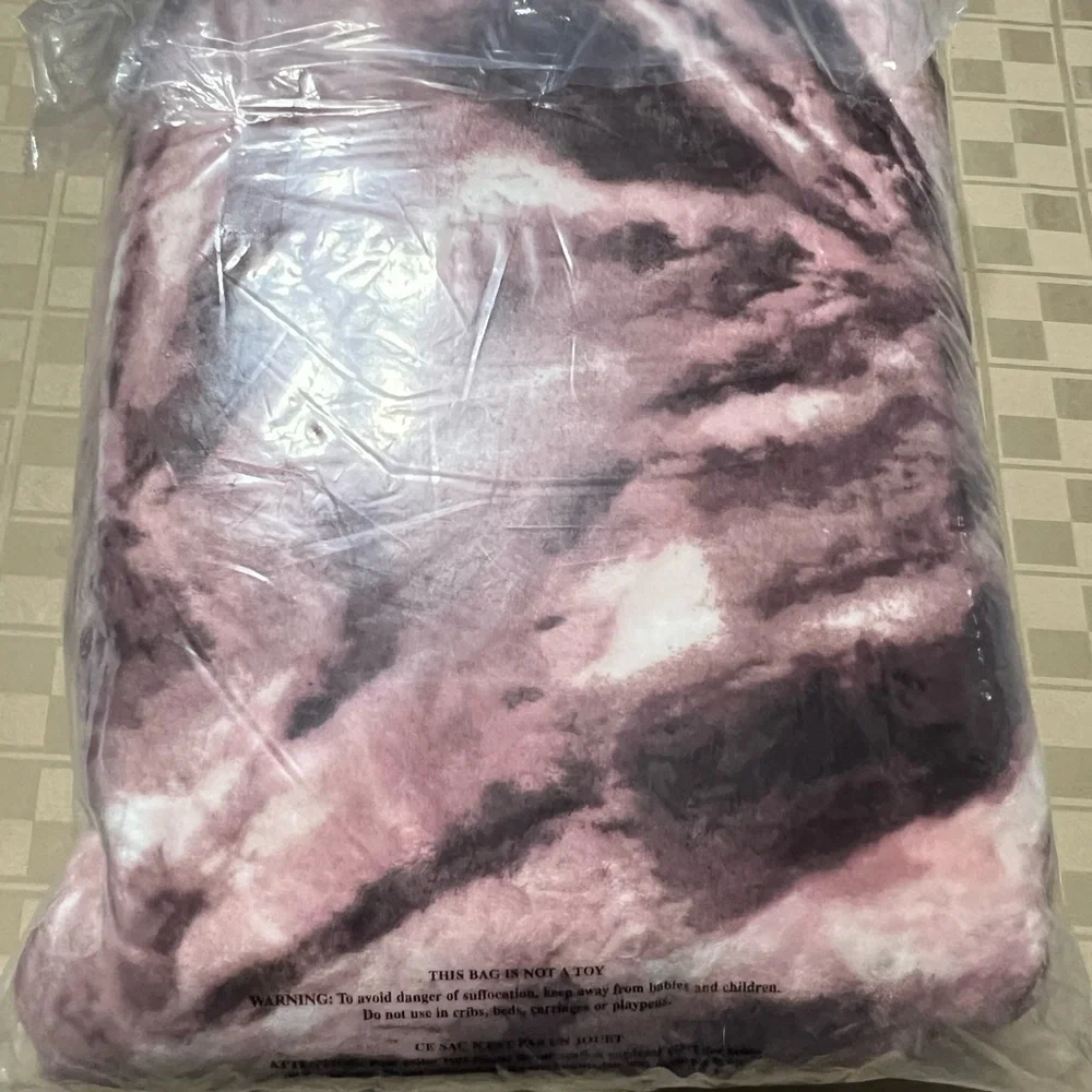 NEW Victoria's Secret Pink Purple‎ Sherpa Blanket Throw Spiral Tie Dye 50” X 60”